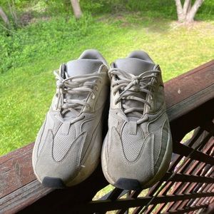Yeezy 700 Analog size 11.5